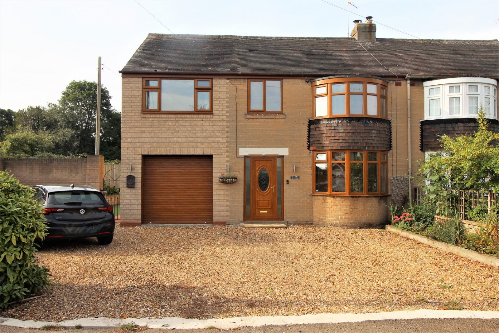 4 bed semidetached house for sale in The Drive, Edenthorpe, Doncaster