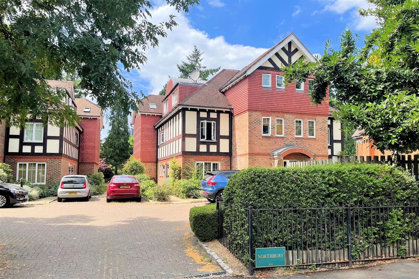 2 bed flat for sale in Coley Avenue, Woking GU22 Zoopla