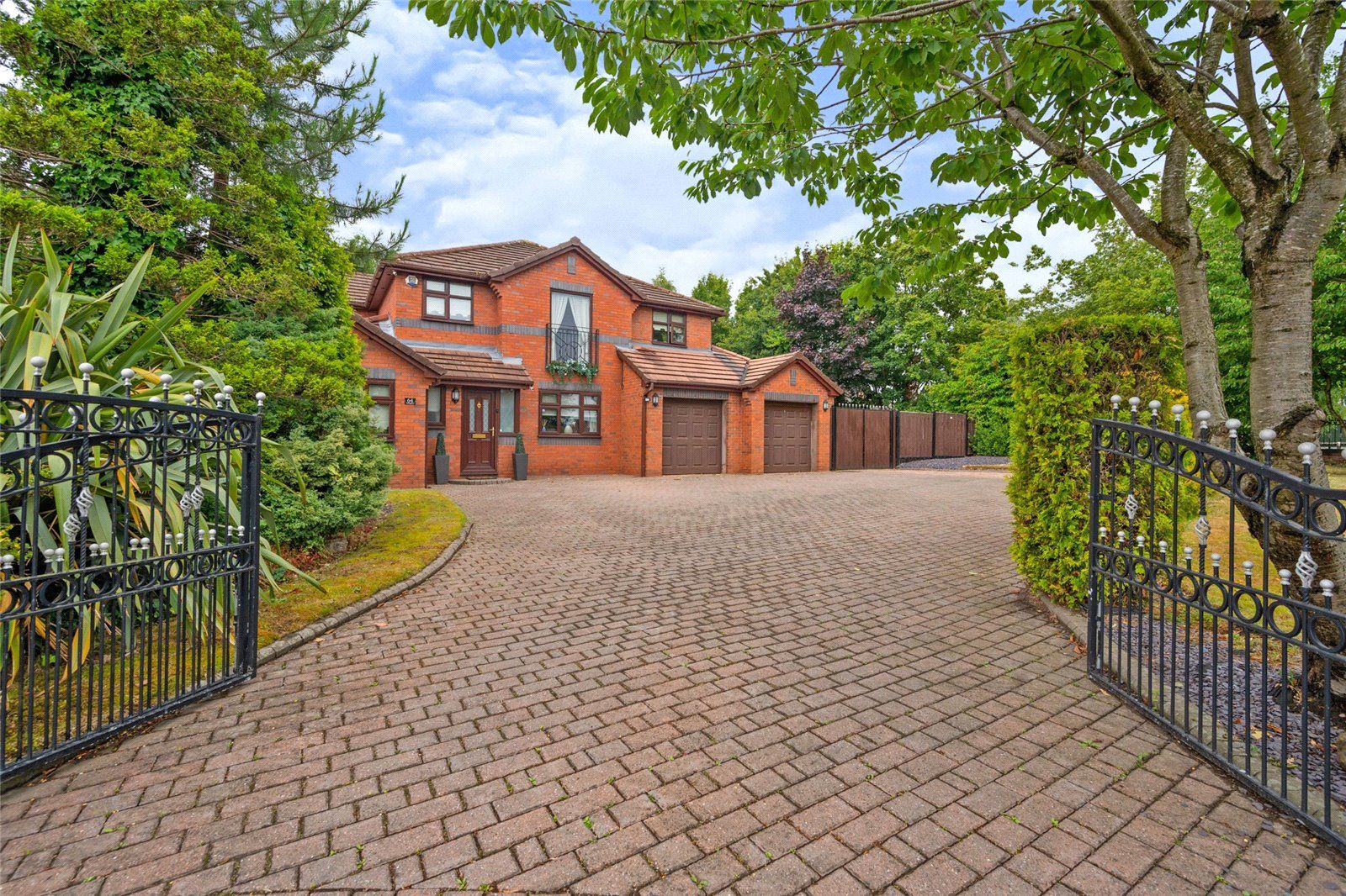 5 bed detached house for sale in Bardley Crescent, Tarbock Green