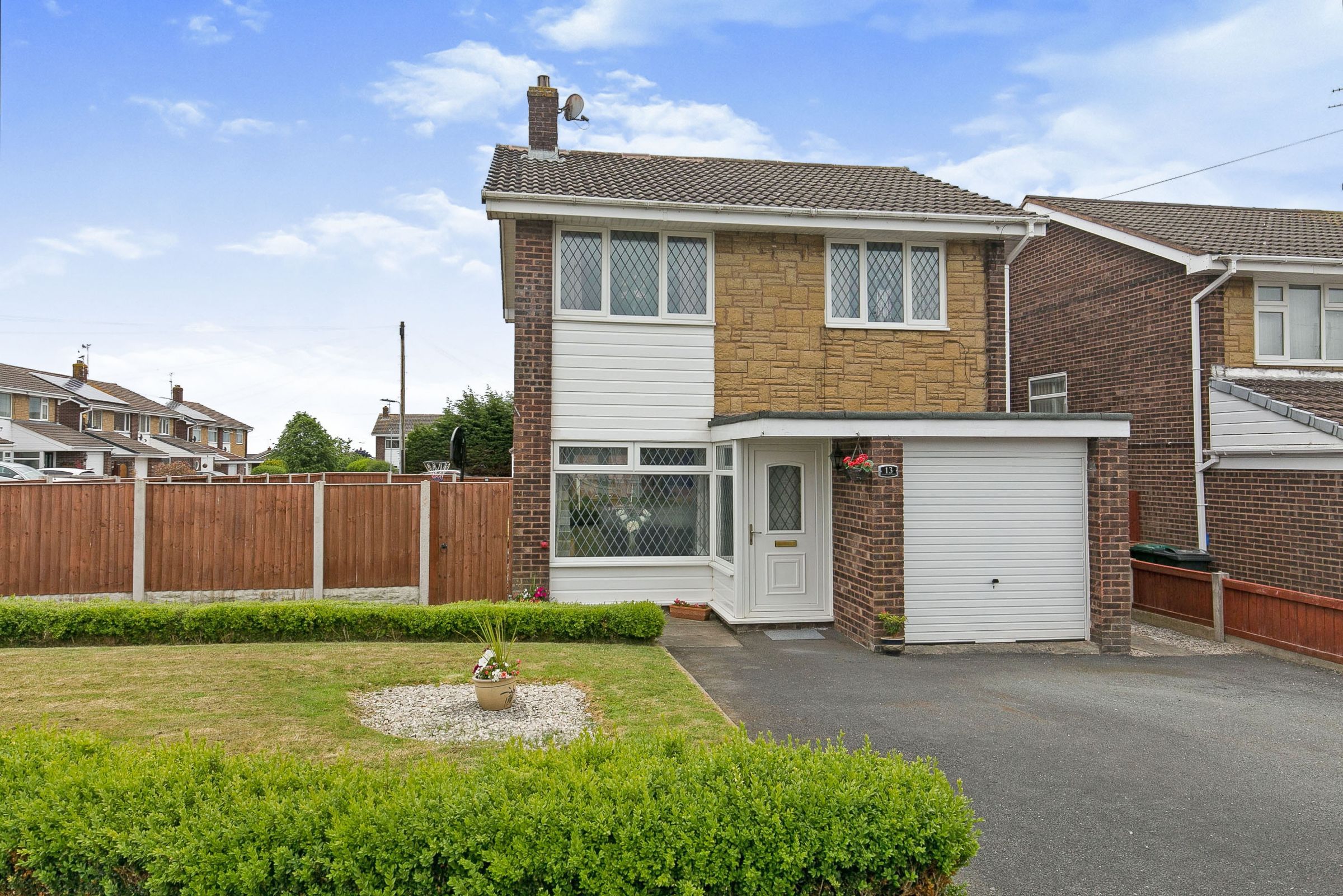 3 bed detached house for sale in Llewelyn Drive, BrynYBaal, Yr