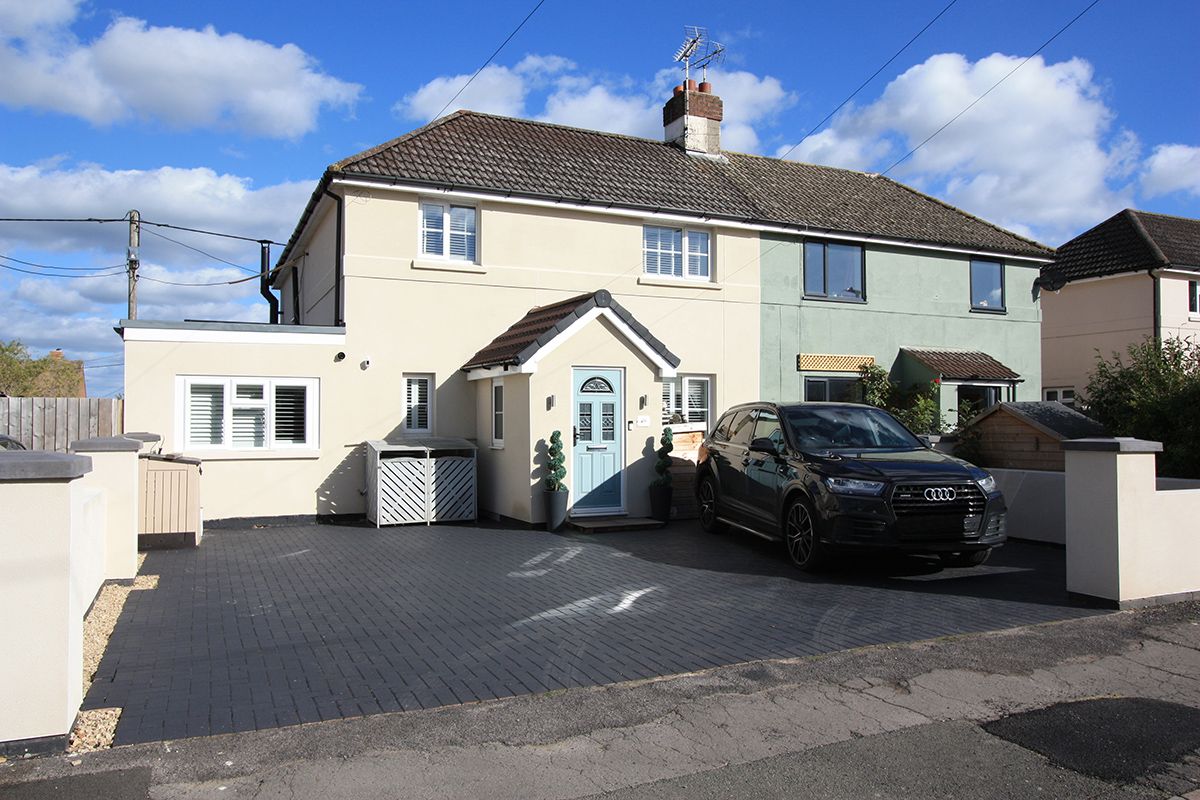 4 bed semidetached house for sale in Kings Avenue, Highworth SN6 Zoopla