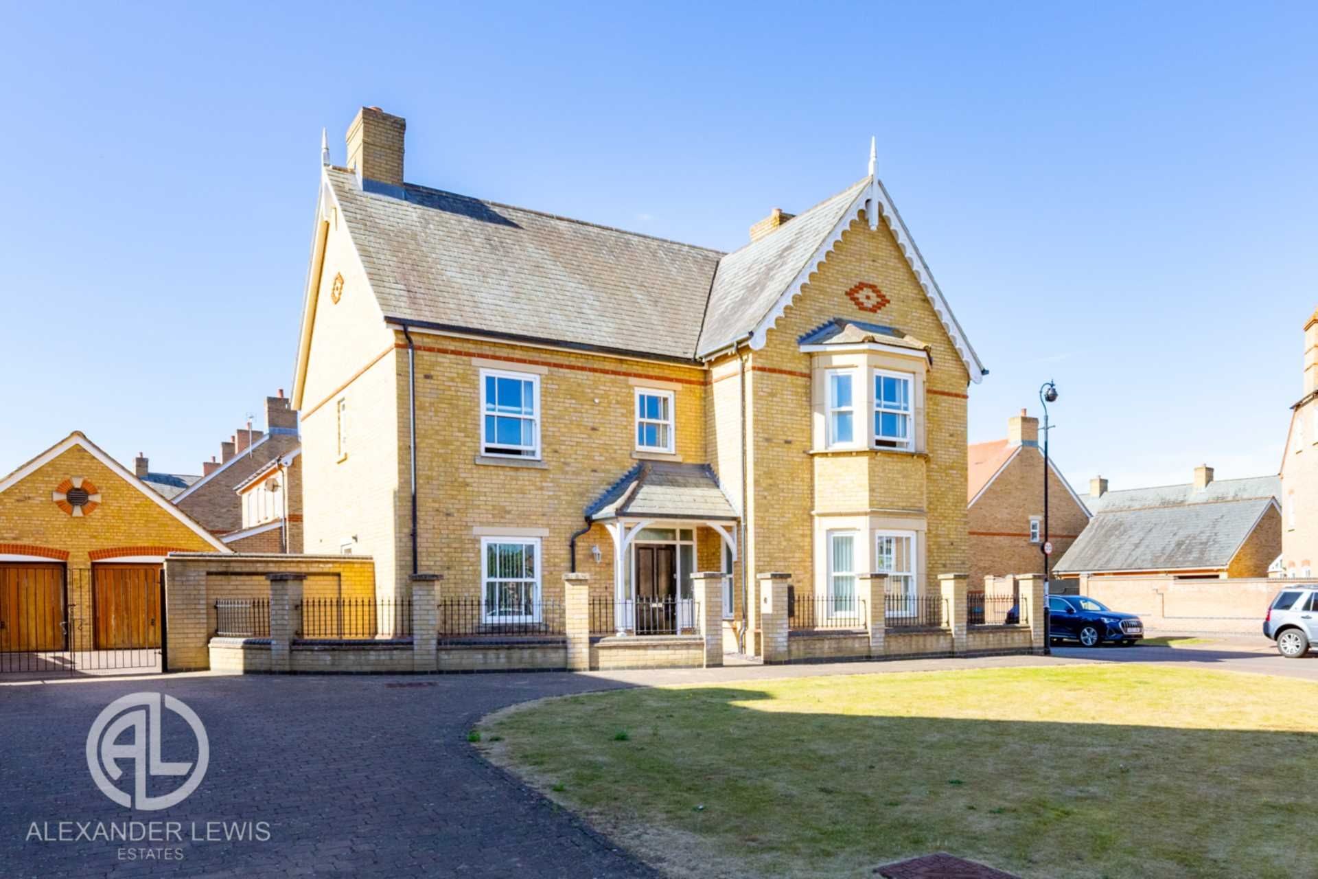 5 bed detached house for sale in Bronte Avenue, Stotfold, Hitchin SG5