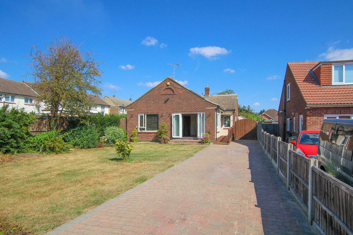 3 bed bungalow for sale in Victoria Road, Laindon SS15 Zoopla