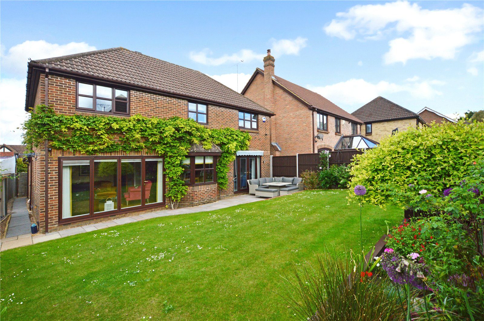 4 bed detached house for sale in Woolpack Close, Dunstable