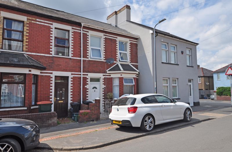 3 bed terraced house for sale in BayFronted House, Sutton Road