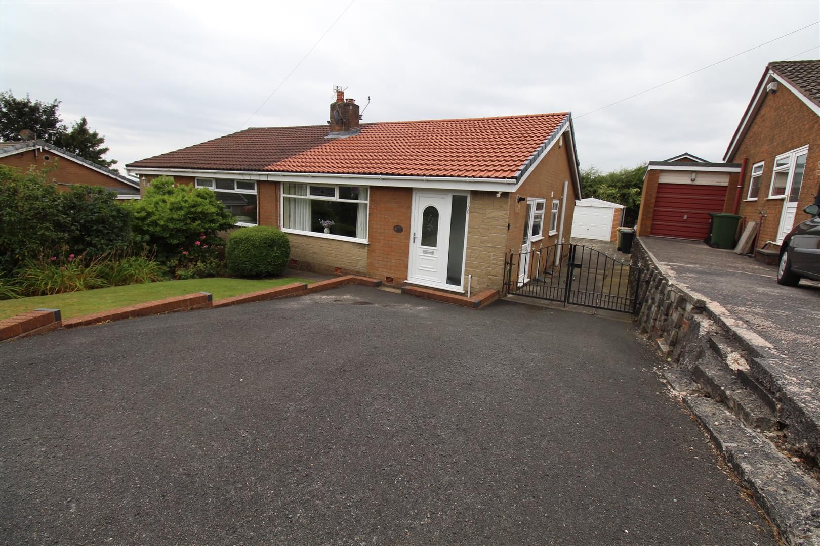 2 bed semidetached bungalow to rent in Claypool Road, Horwich, Bolton