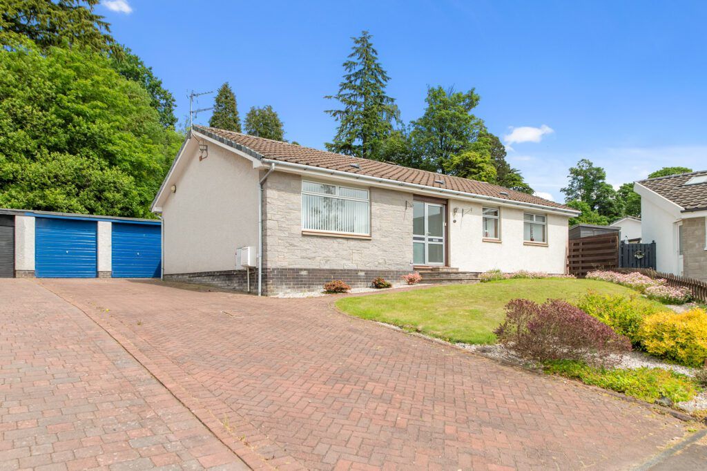 3 bed detached bungalow for sale in Forrester Grove, Alloa FK10 Zoopla