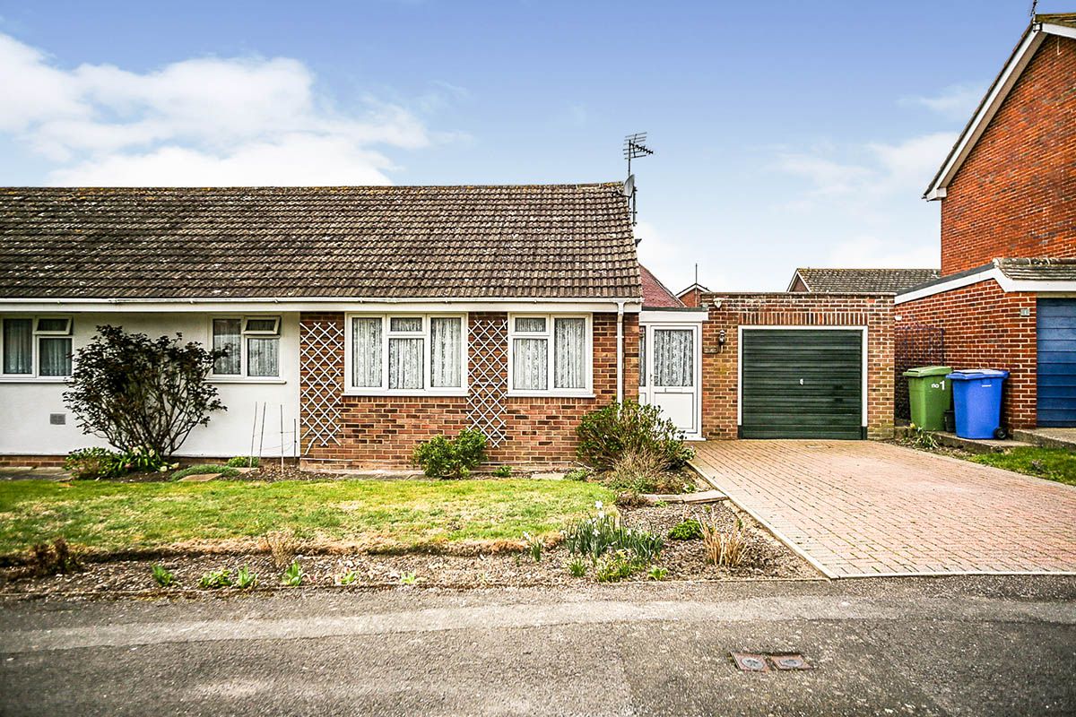 2 bed bungalow for sale in Highview Close, BoughtonUnderBlean