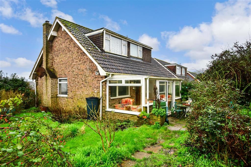 4 bed bungalow for sale in Elizabeth Gardens, Havenstreet, Ryde, Isle