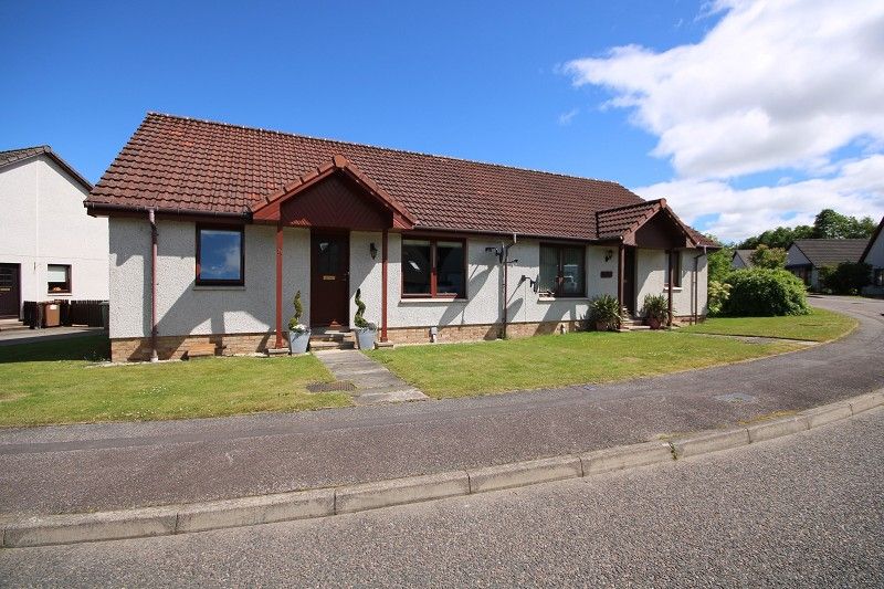 2 bed semidetached bungalow for sale in 31 Castle Heather Crescent