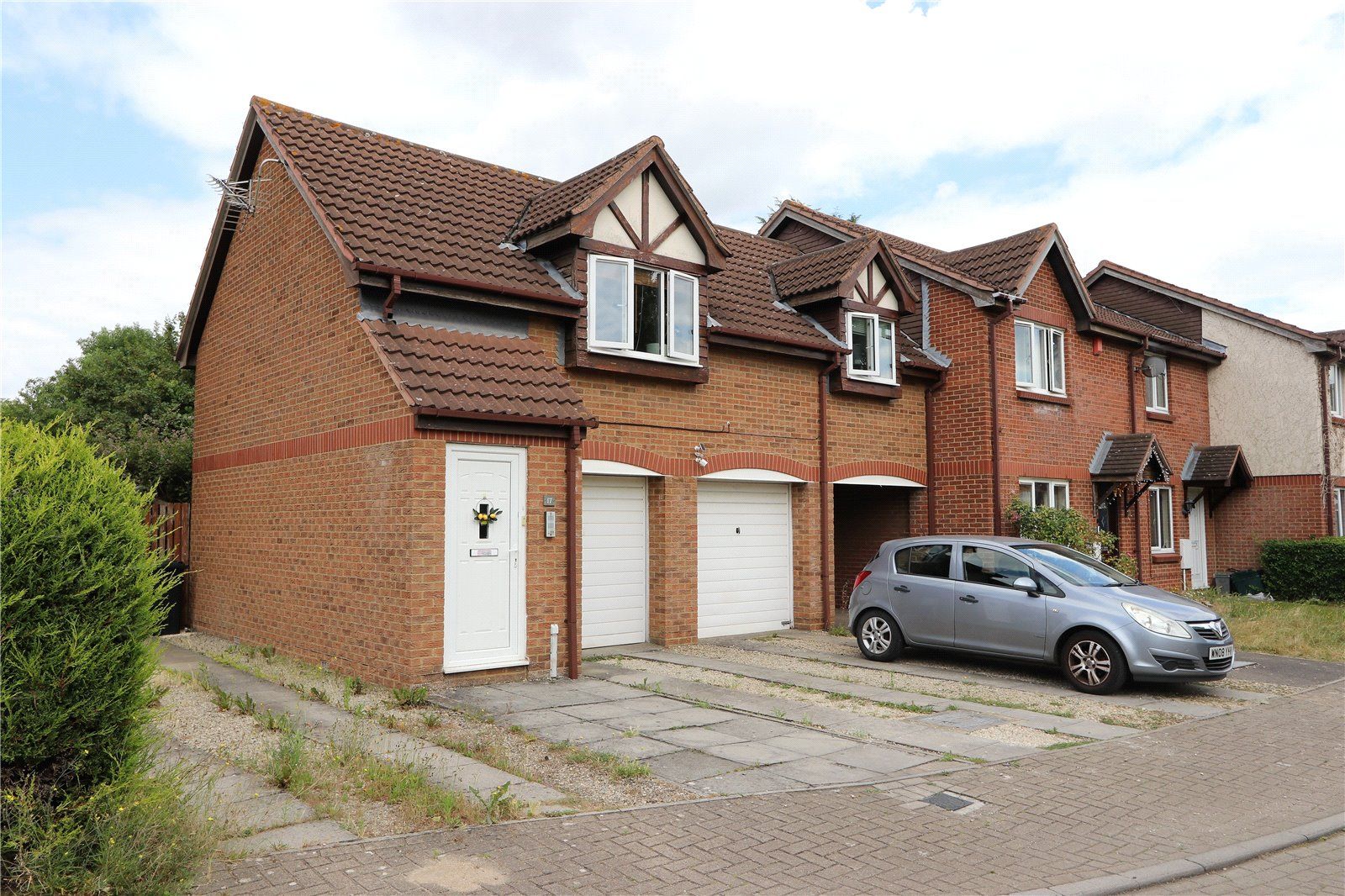 2 bed end terrace house for sale in Foxcroft Close, Bradley Stoke