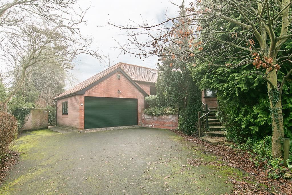 5 bed detached bungalow for sale in Main Street, Woodborough
