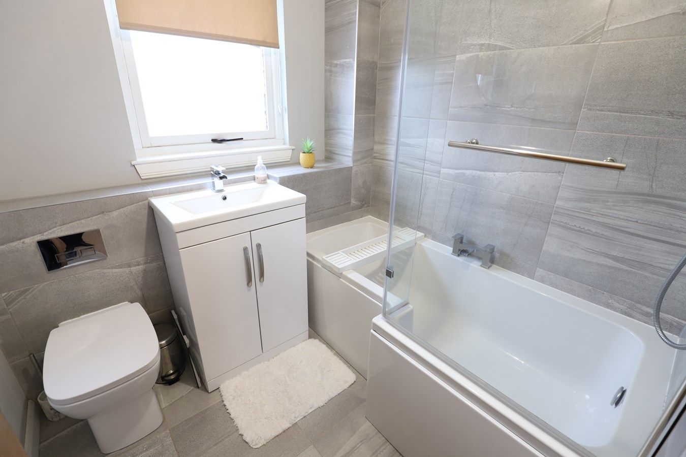 2 bed property for sale in Dora Court, Lumphinnans, Cowdenbeath KY4