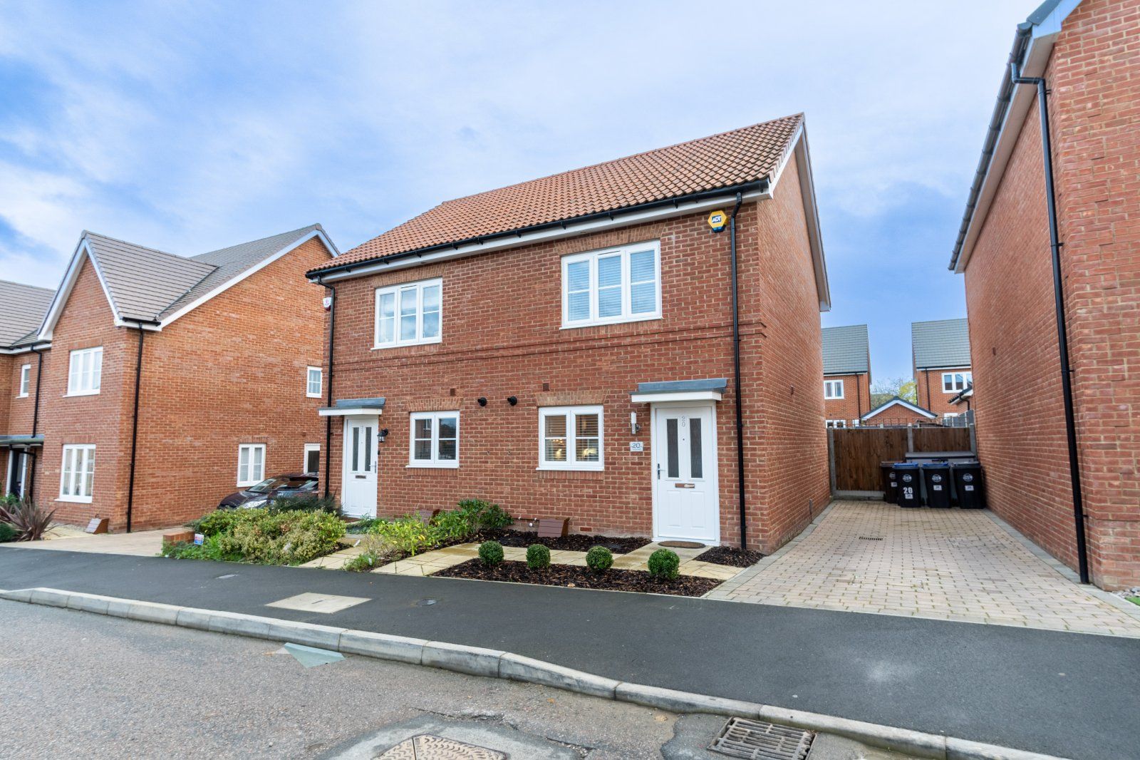 2 bed semidetached house for sale in Thorpe Road, Stortford