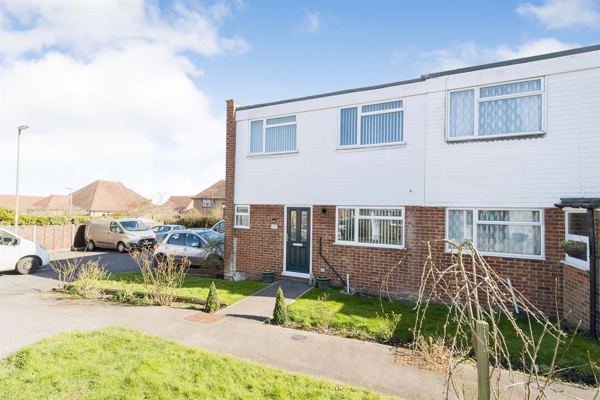 3 bed semidetached house for sale in Severn Way, Riverdene