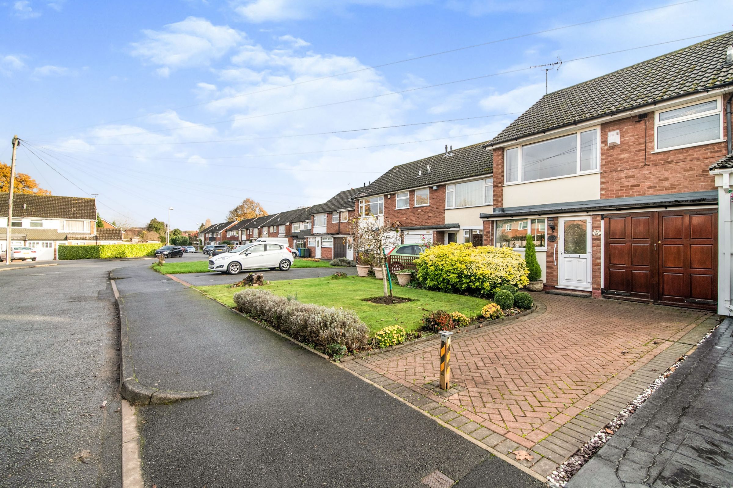 3 bed semidetached house for sale in Larchmere Drive, Hall Green