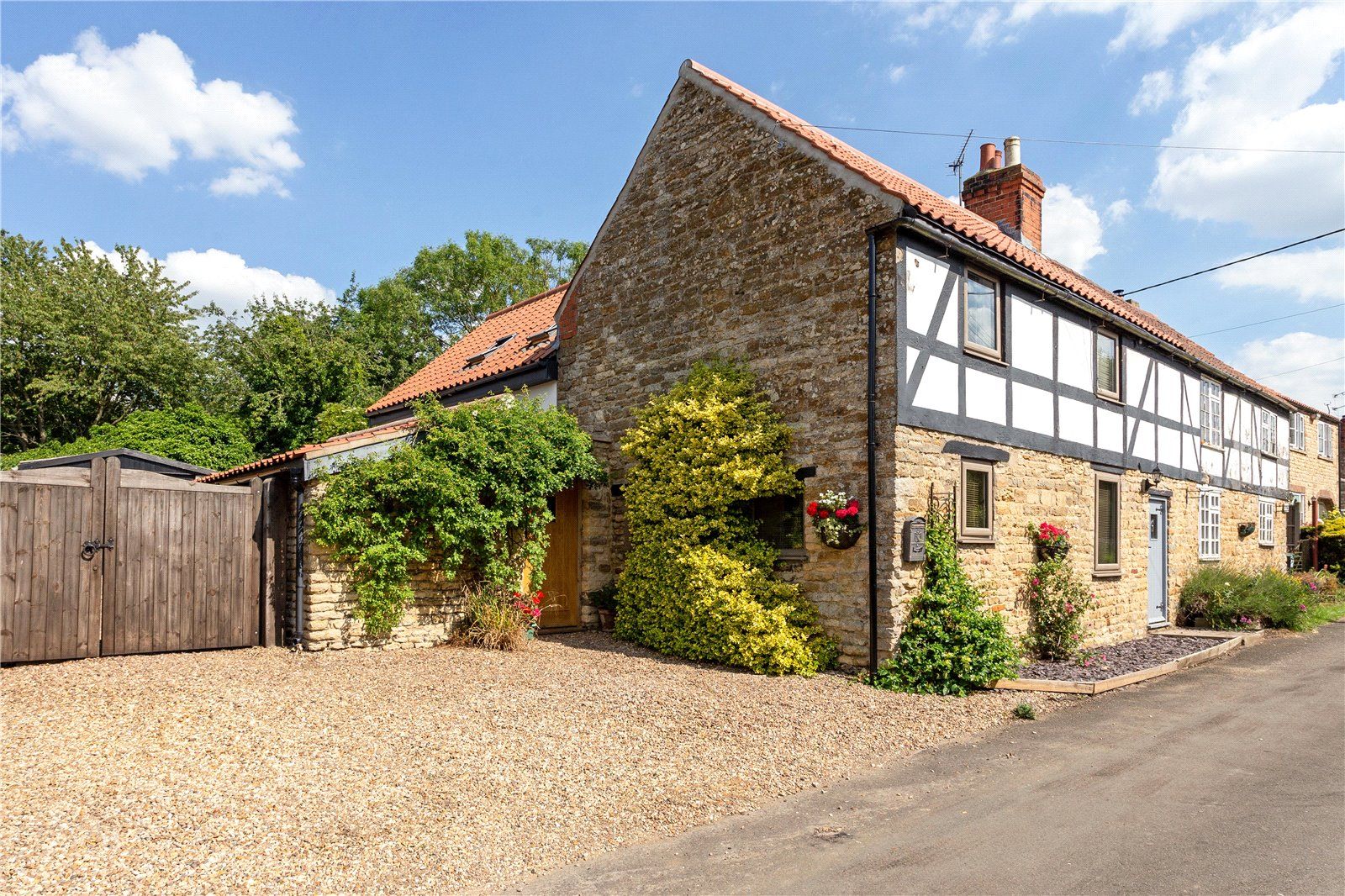 4 bed semidetached house for sale in Rose Cottage, Church Lane, North