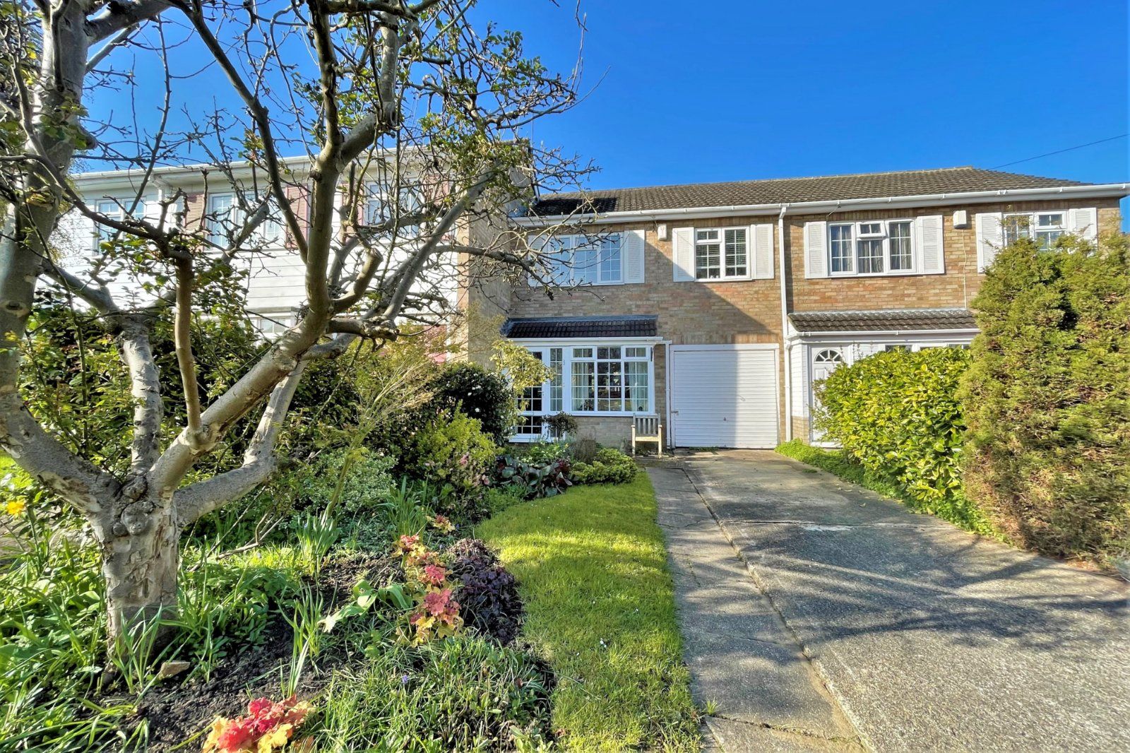 Elmdale Gardens, Princes Risborough, Buckinghamshire HP27  