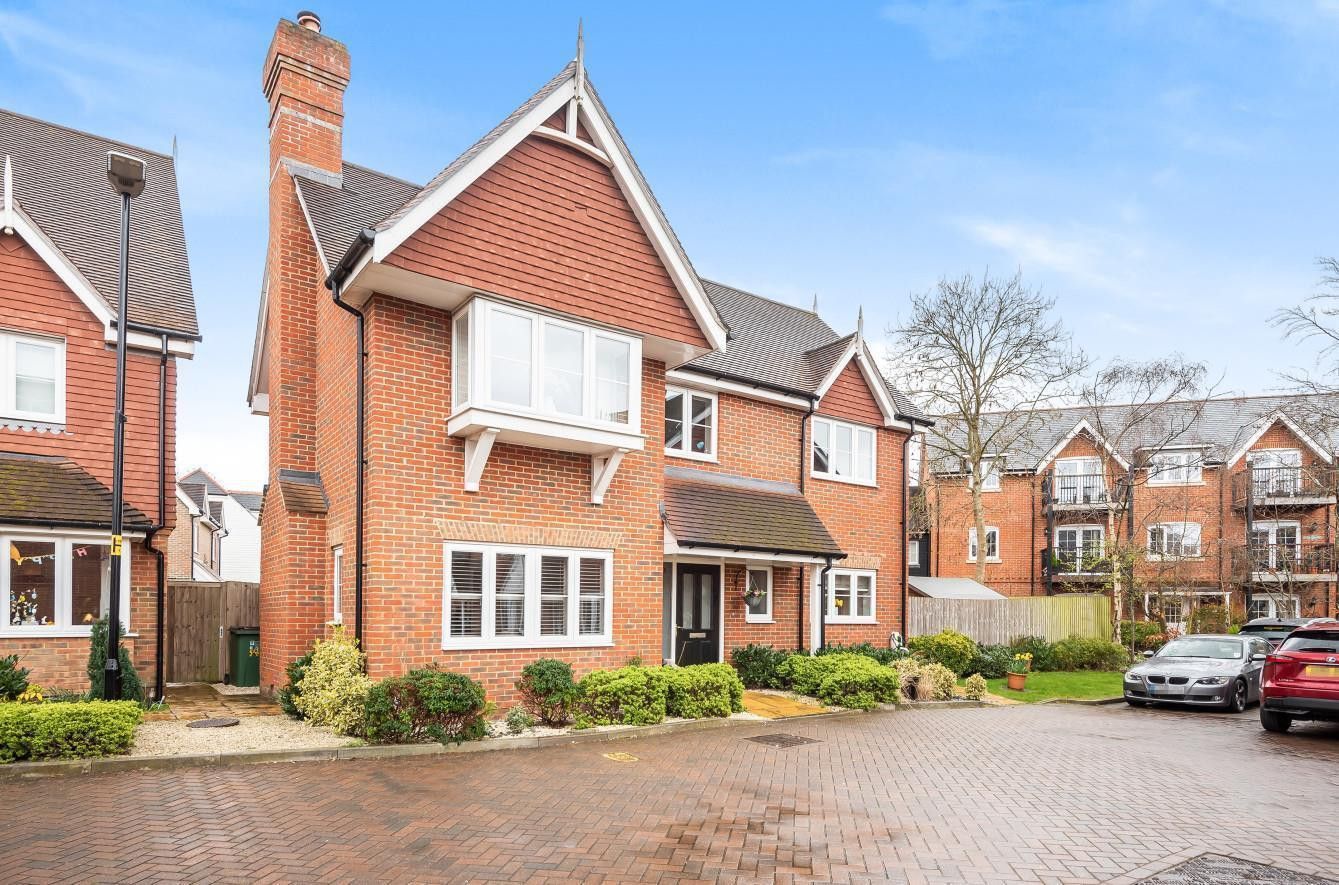 4 bed detached house for sale in Edwards Close, Broadbridge Heath
