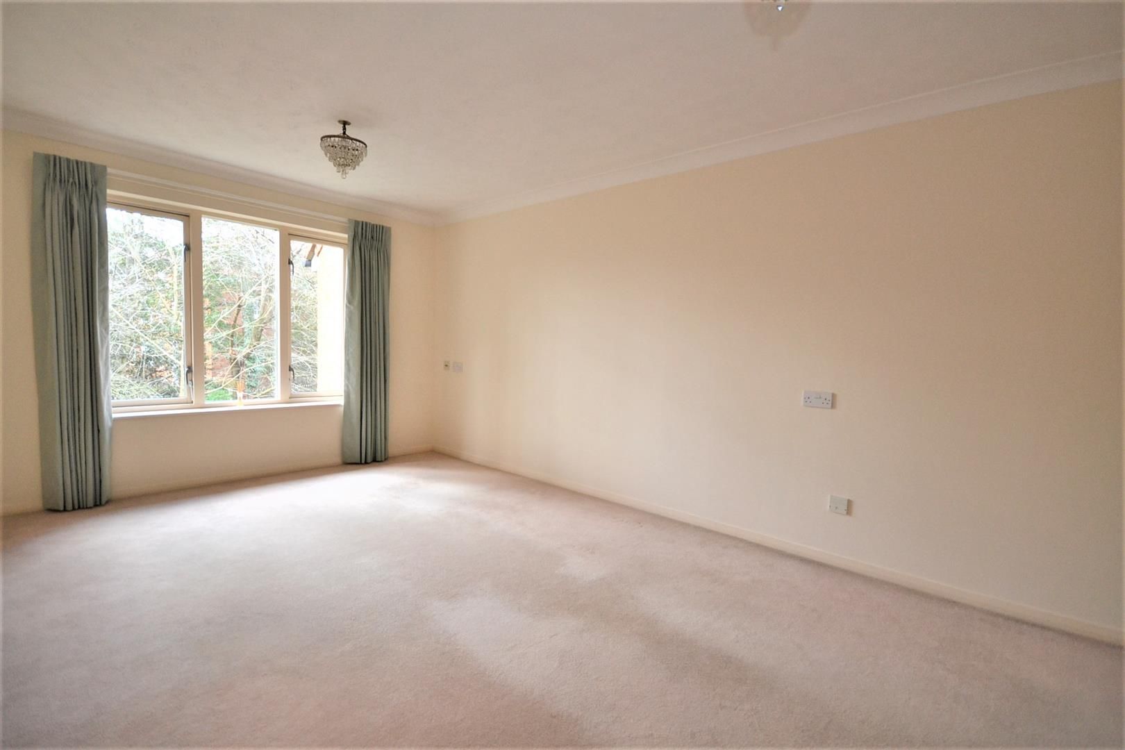 1 bed flat for sale in Hertswood Court, Hillside Gardens, EN5