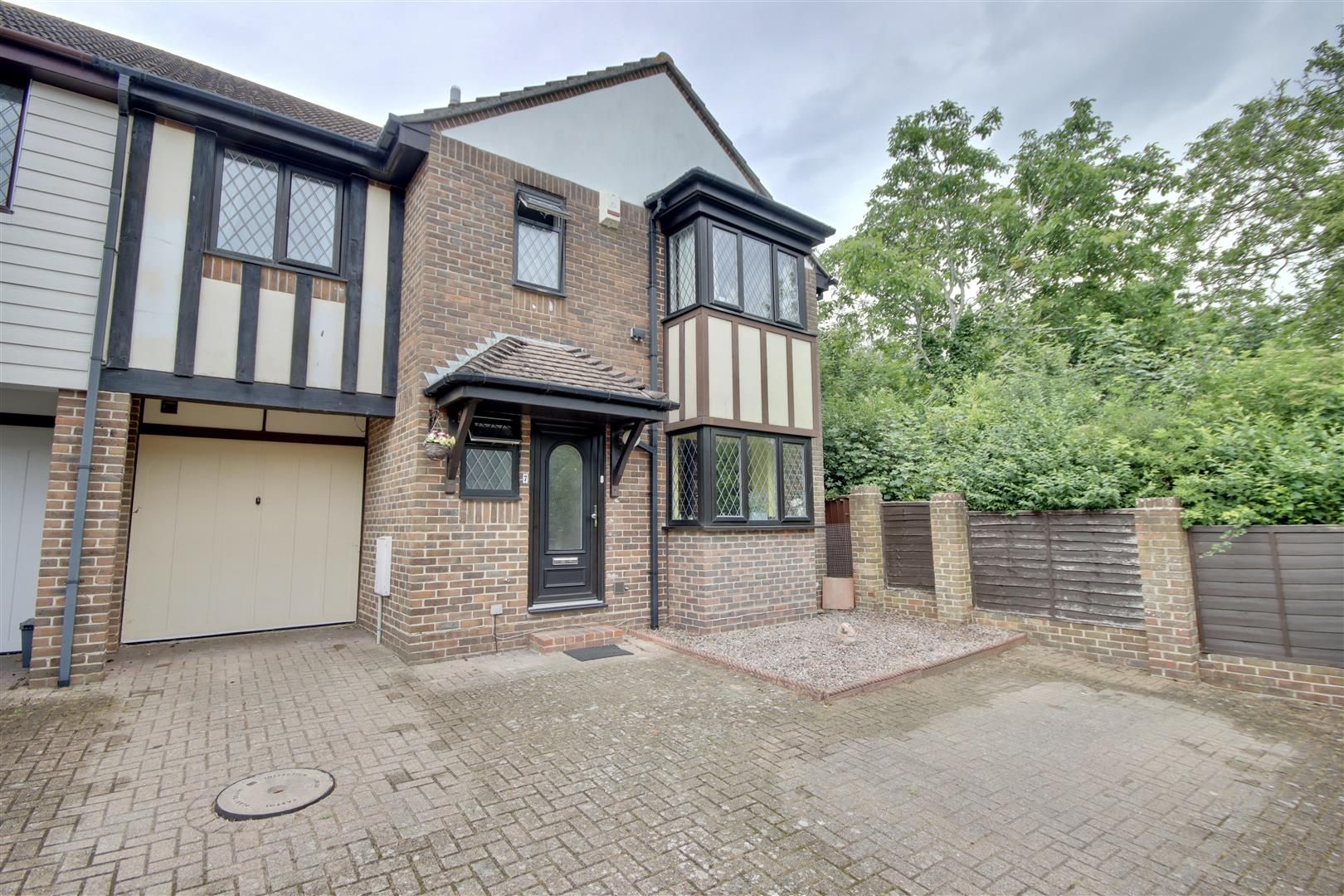 4 bed semidetached house for sale in Broad Gardens, Farlington, Portsmouth PO6 Zoopla