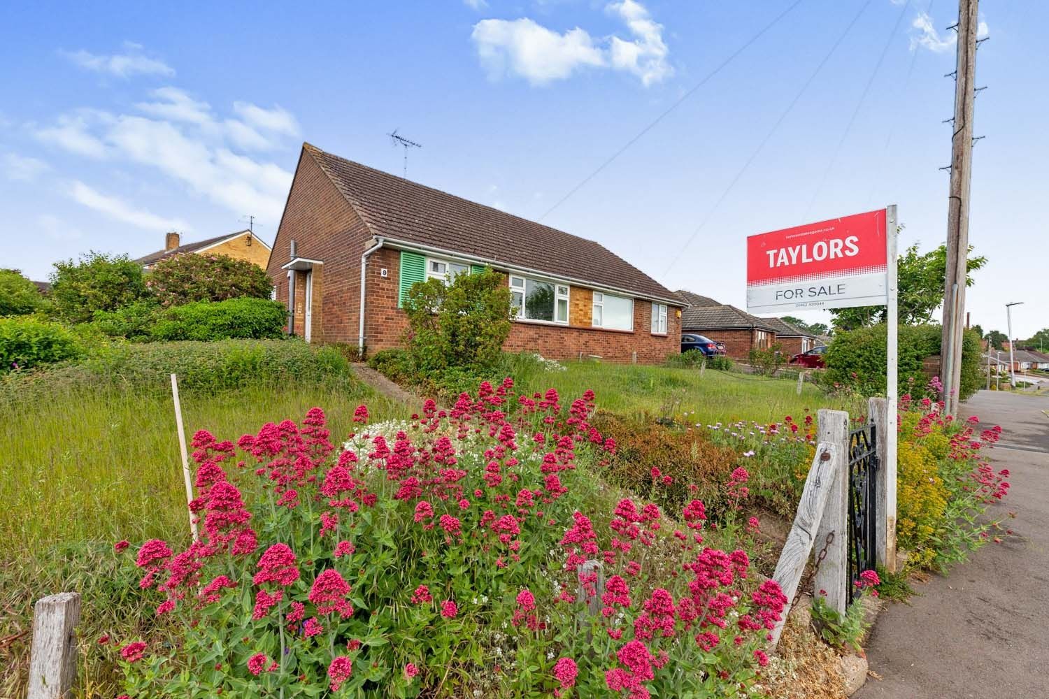 2 bed bungalow for sale in Manor Crescent, Hitchin, Hertfordshire SG4