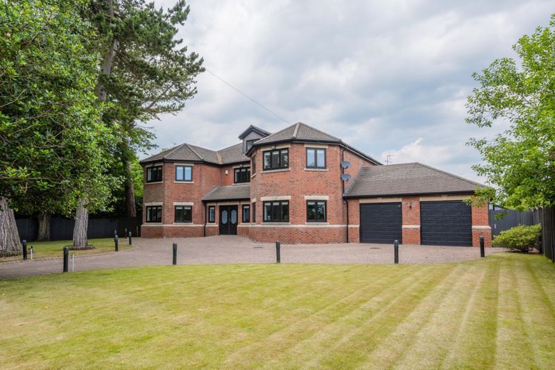 6 bed detached house for sale in Moss Delph Lane, Aughton, Ormskirk L39