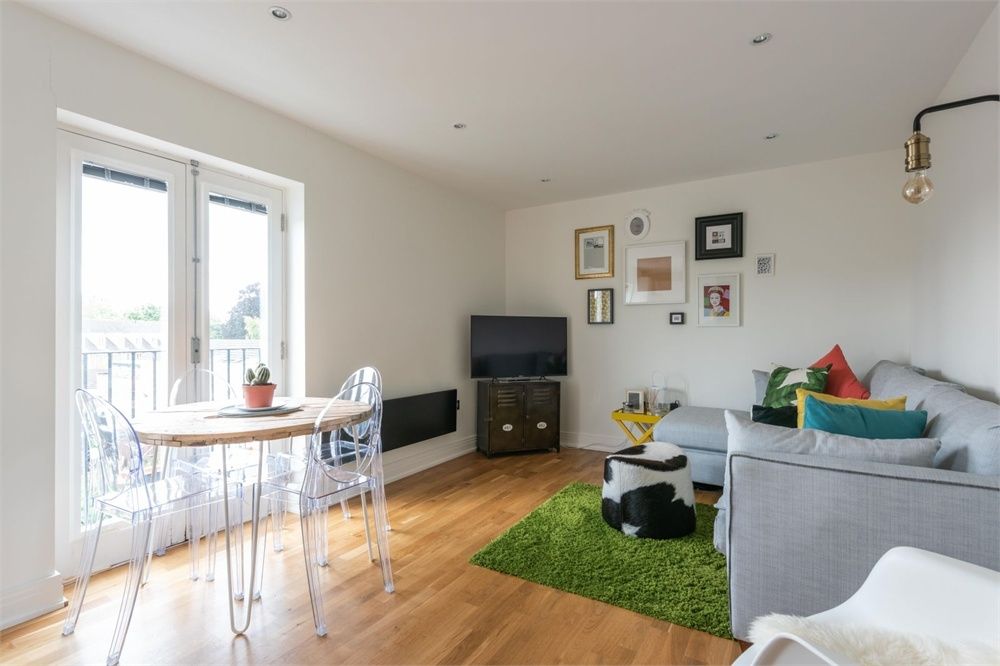 83A Queens Road, Weybridge, Surrey KT13  