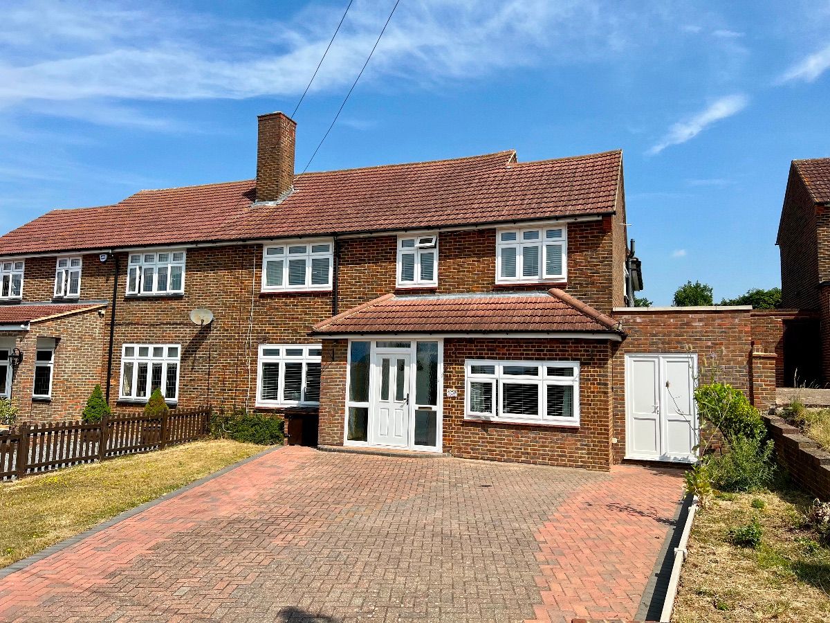 4 bed semidetached house for sale in Priory Road, Romford RM3 Zoopla