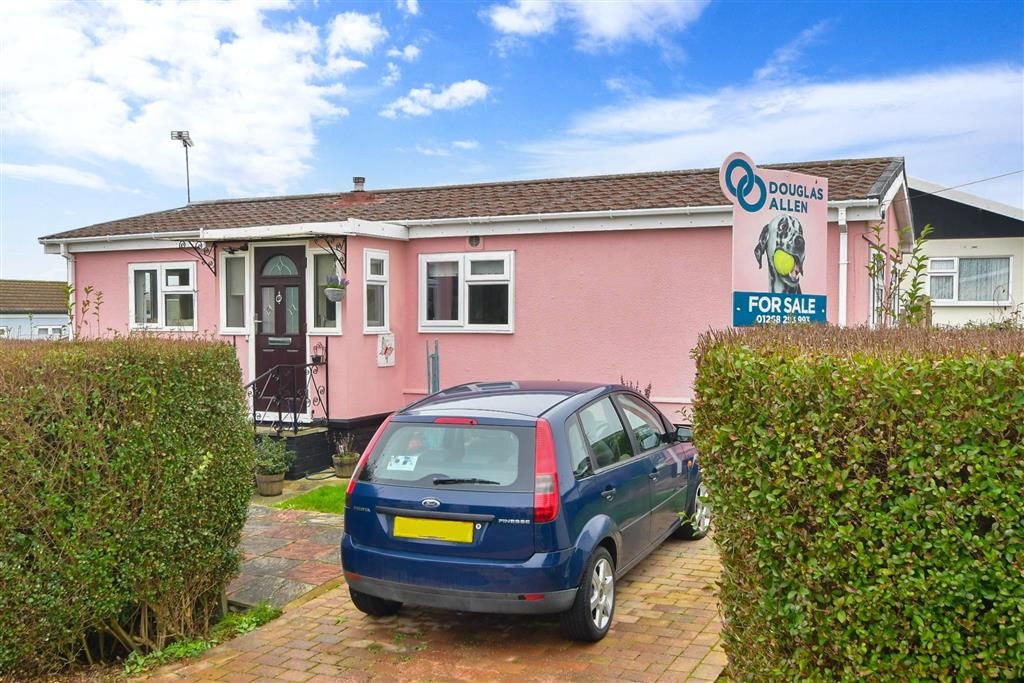 2 bed mobile/park home for sale in Lower Dunton Road, Dunton, Brentwood