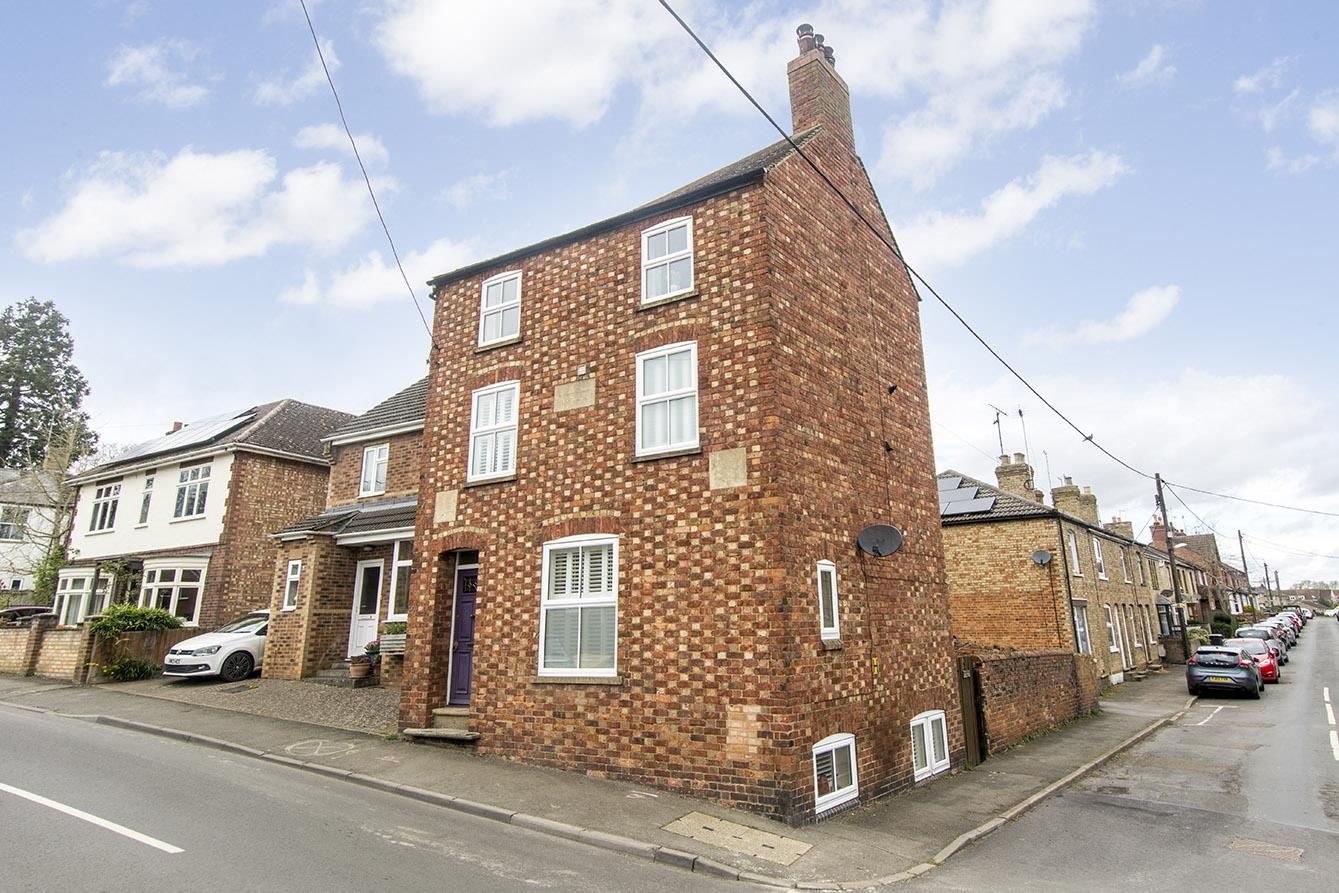 3 bed detached house for sale in New Road, Oundle, Peterborough PE8