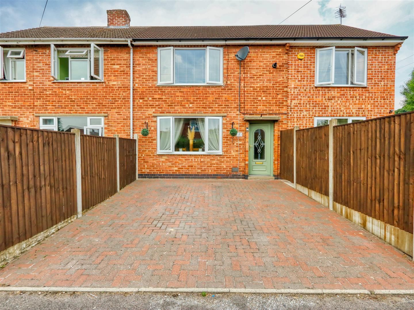 4 bed semidetached house for sale in Bevan Road, Danesmoor