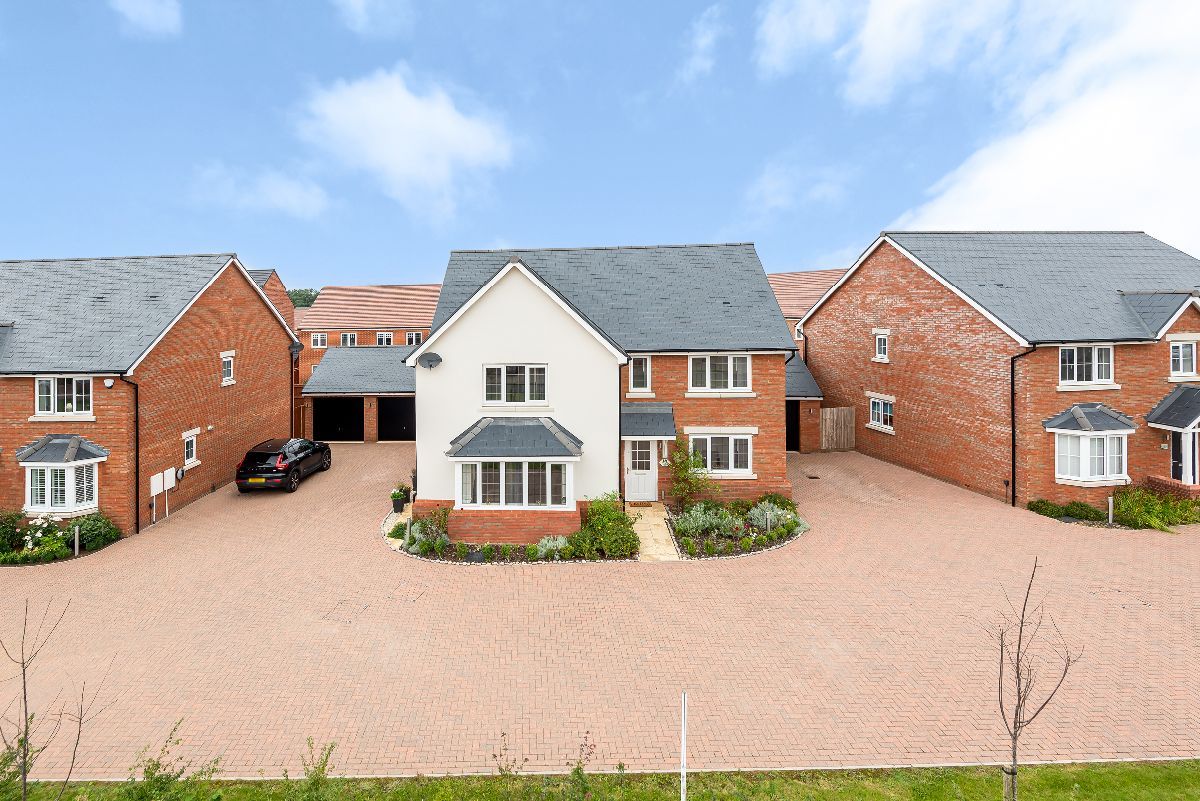 5 bed detached house for sale in St. James Way, Biddenham, Bedford MK40