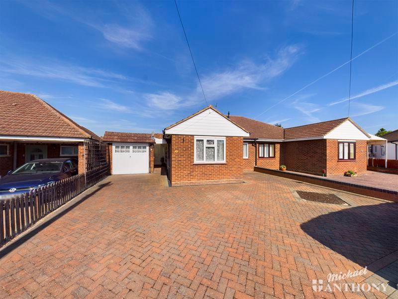 3 bed bungalow for sale in Blenheim Place, Aylesbury HP21 Zoopla