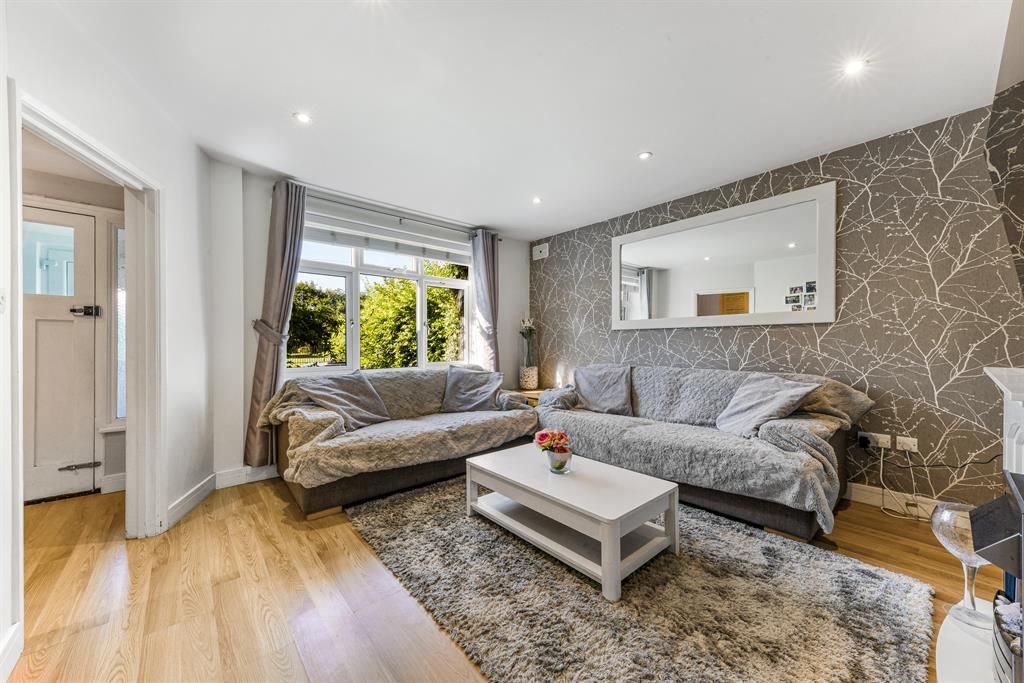 3 bed property for sale in Bletchingley Close, Merstham RH1 Zoopla