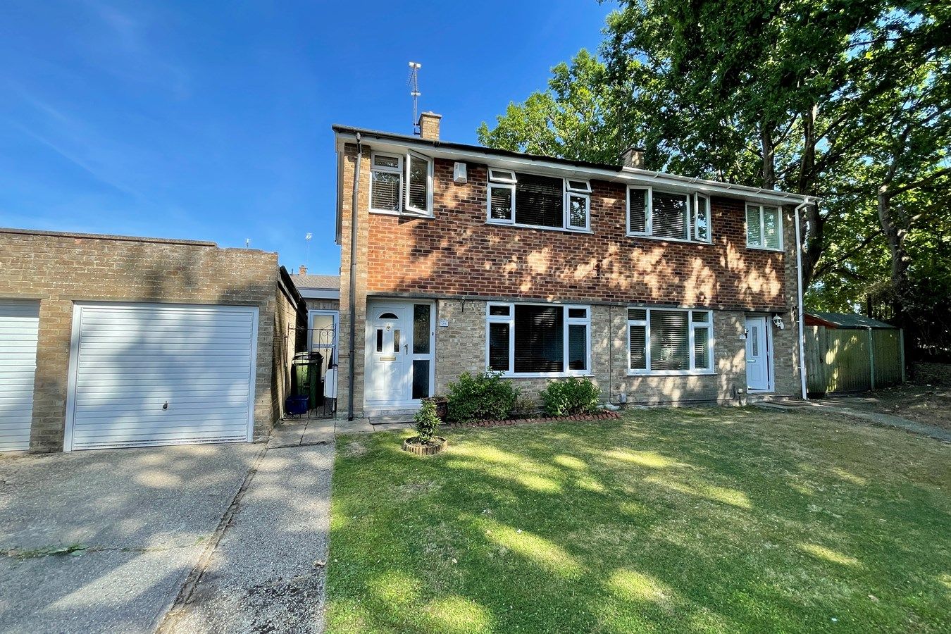 3 bed semidetached house for sale in Loddon Road, Farnborough GU14