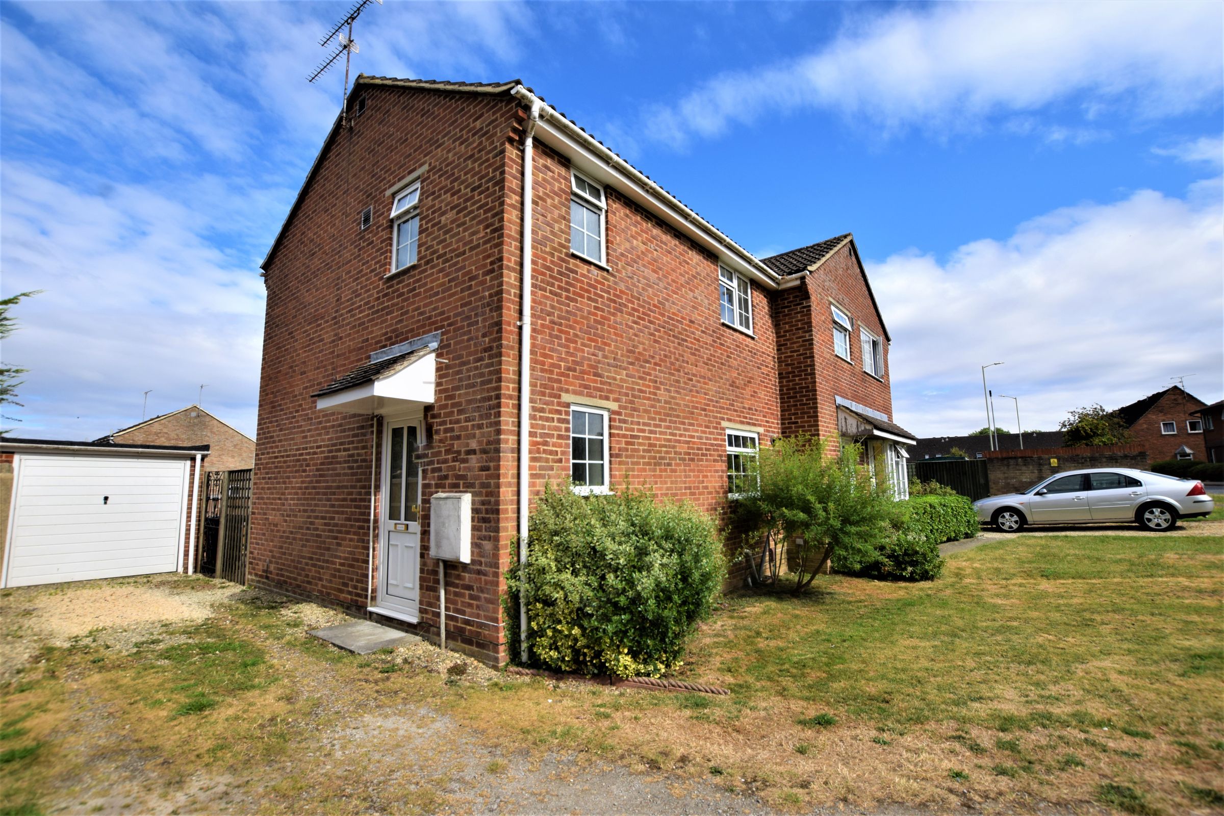 3 bed semidetached house for sale in Gainsborough Way, Freshbrook