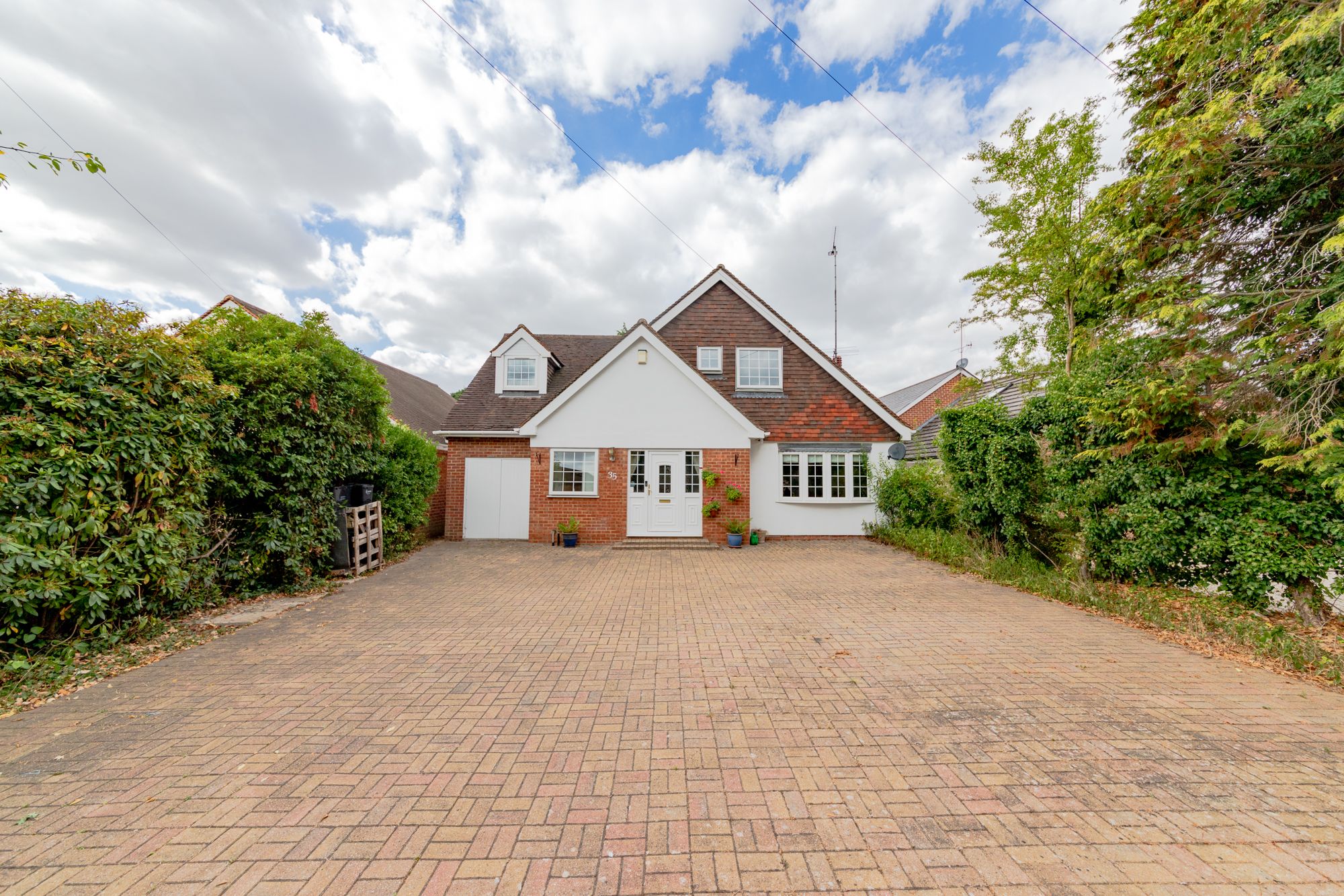 5 Bed Detached House For Sale In Denmark Avenue Woodley Reading RG5 