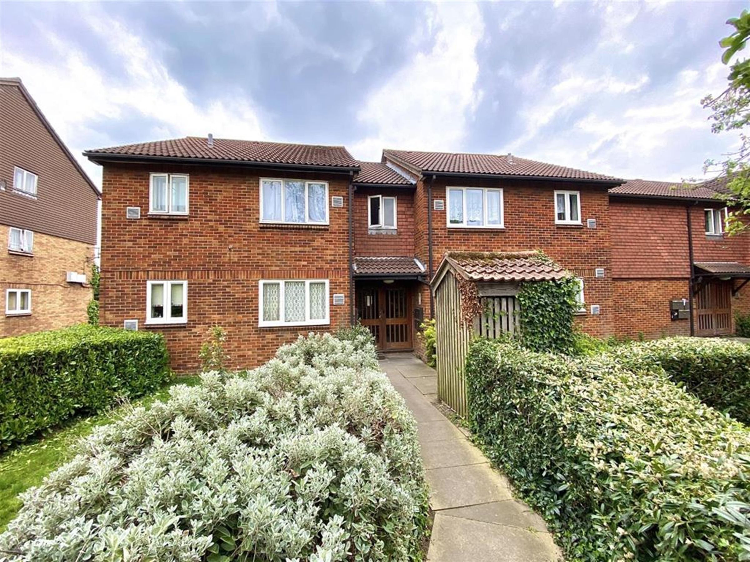 Studio for sale in Brendon Close, Harlington, Middlesex UB3 Zoopla