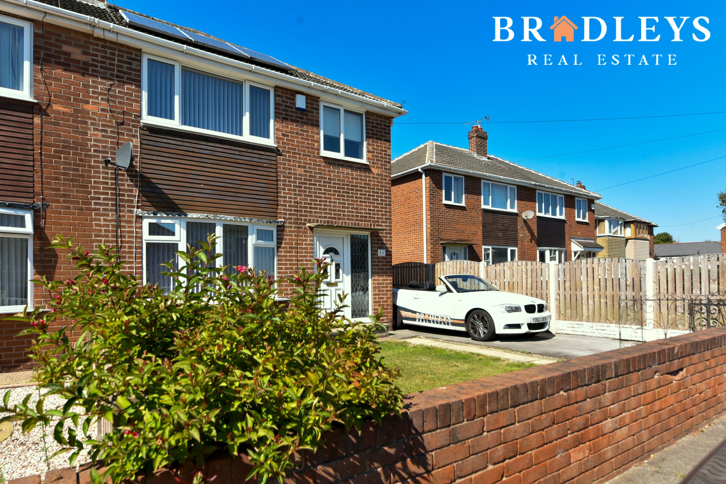 3 bed semidetached house for sale in Smithson Avenue, Townville WF10