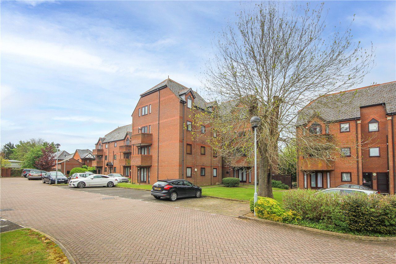 2 bed flat to rent in Ashtree Court, Granville Road, St. Albans
