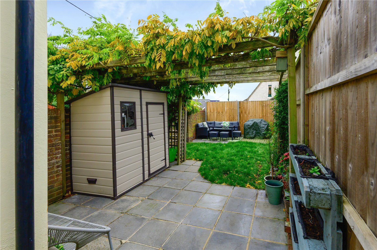 2 bed semidetached house for sale in Upper Hale Road, Farnham, Surrey