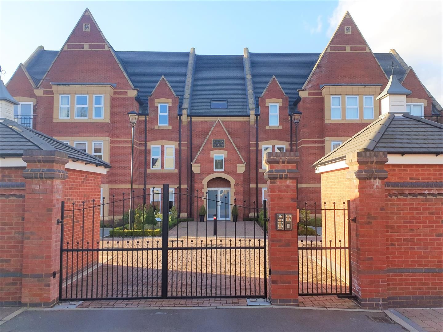 Henry Fowler Dr, Wolverhampton WV6  