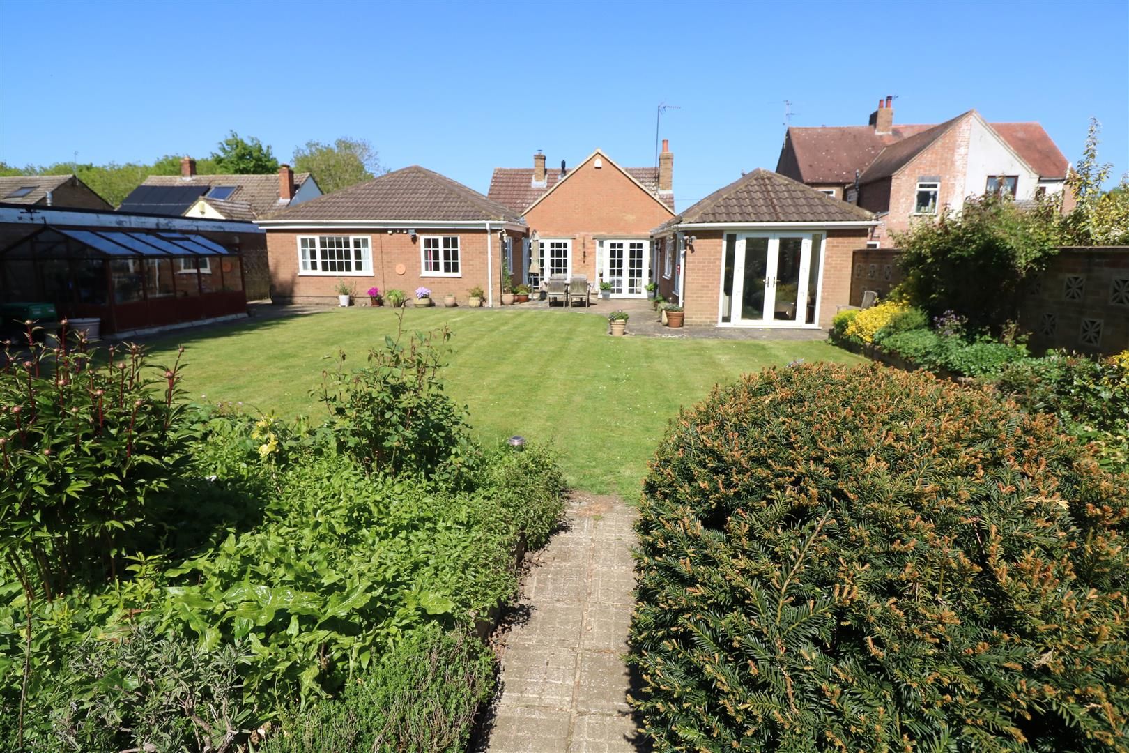 5 bed detached bungalow for sale in Newton Road, Rushden NN10 Zoopla