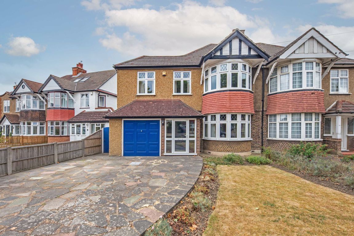 3 bed semidetached house for sale in Raeburn Avenue, Berrylands