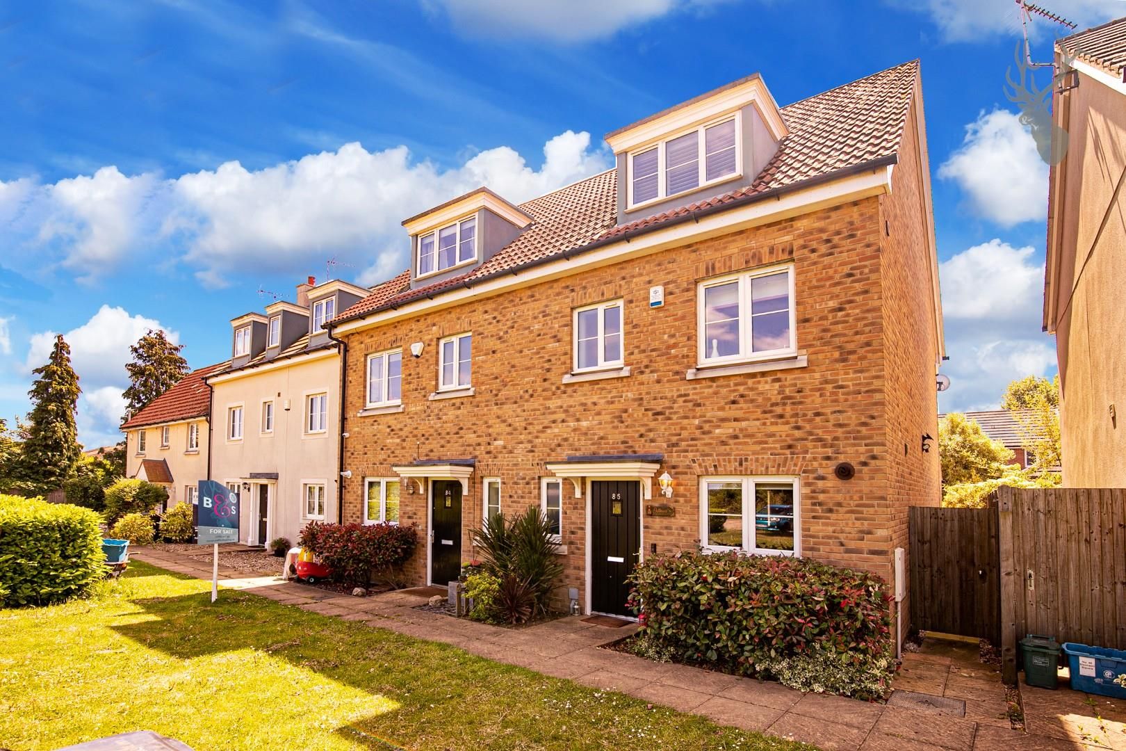 4 bed semidetached house for sale in Blenheim Square, North Weald