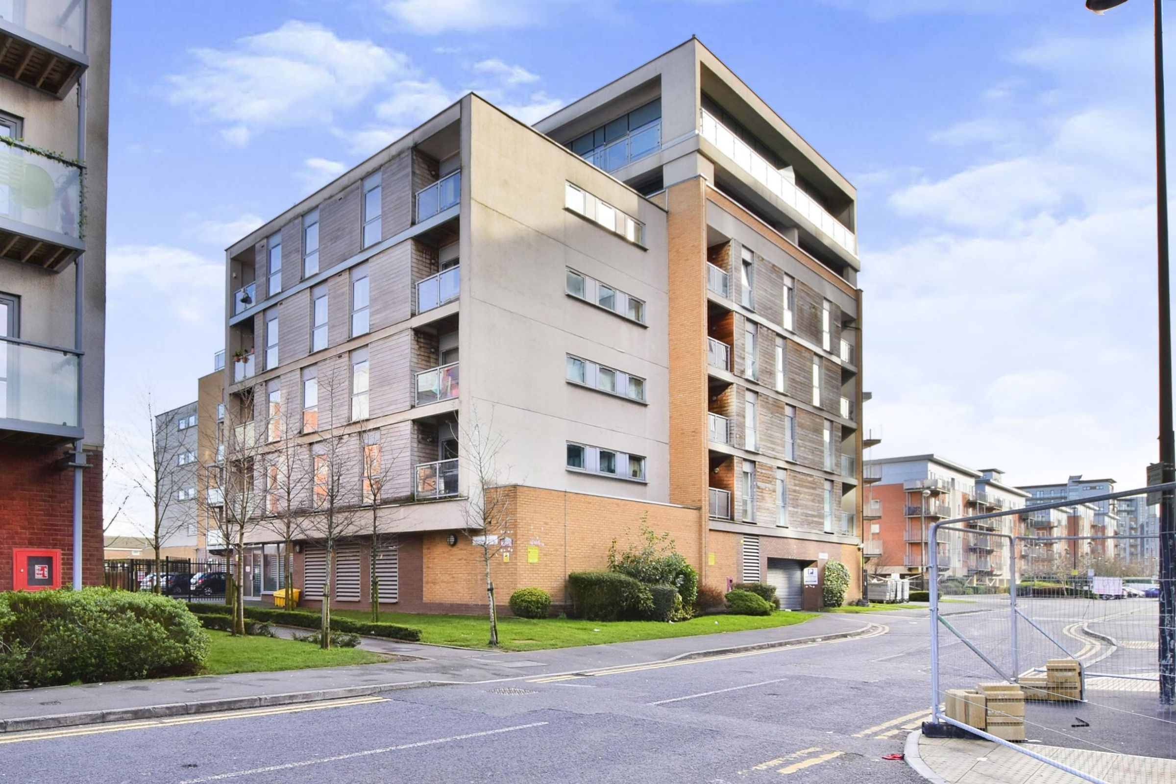 1 bed flat to rent in Pioneer House, Elmira Way, Salford M5 Zoopla