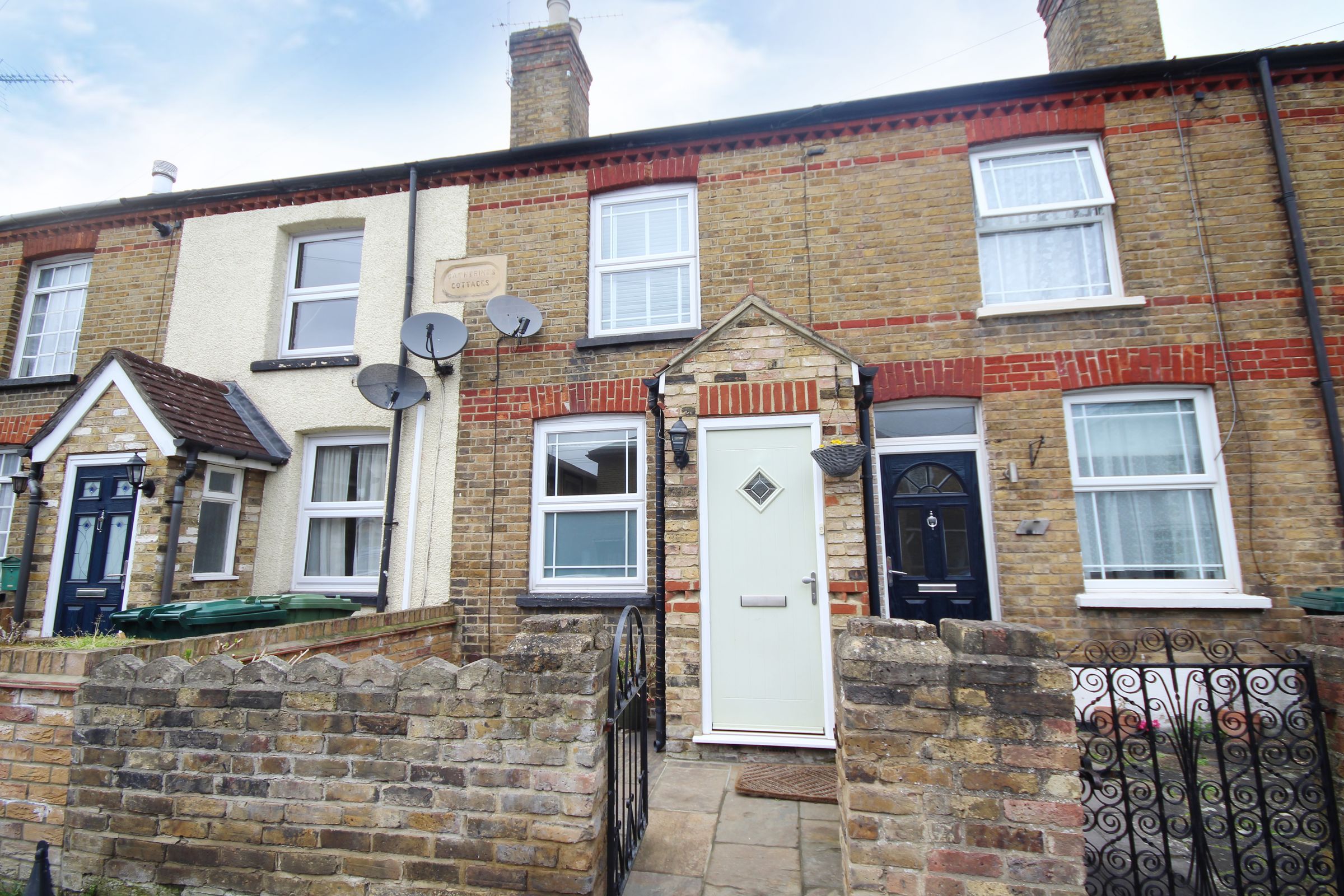 2 bed terraced house for sale in Farnell Road, Staines TW18 Zoopla