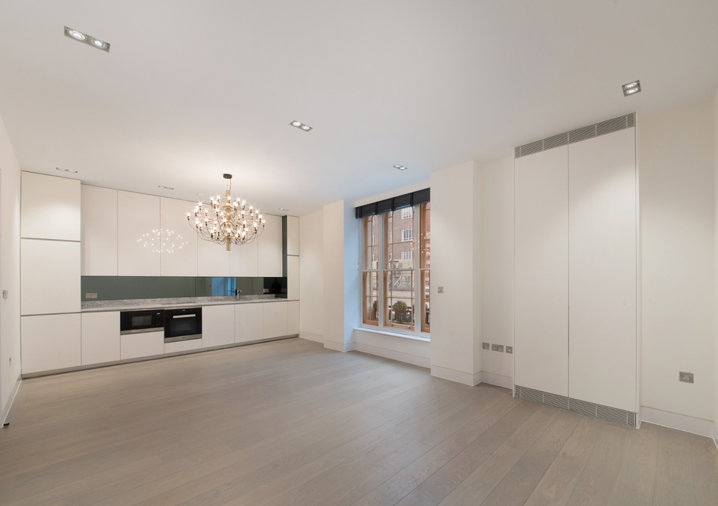 F/3, 8 Warwick Court, London WC1R  