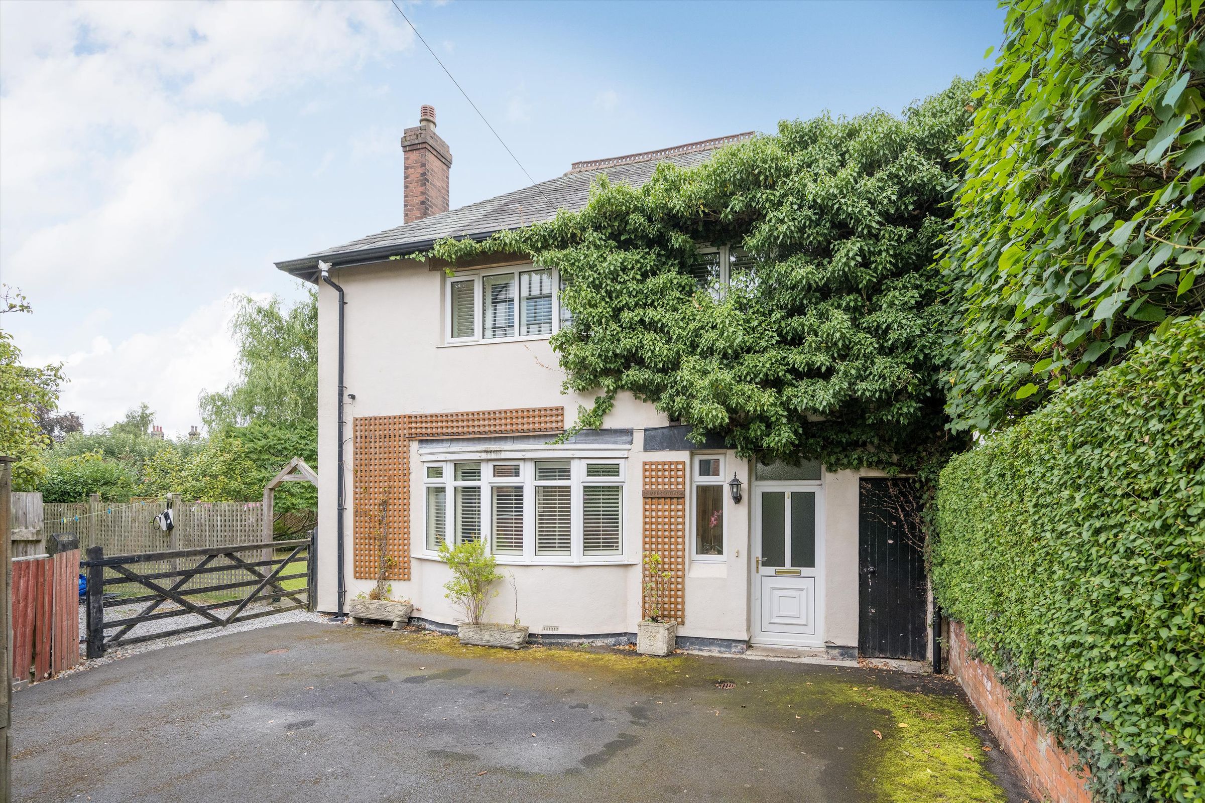 4 bed detached house for sale in Park Drive, Harrogate, North Yorkshire